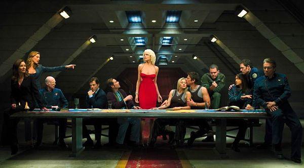 4. Battlestar Galactica / Savaş Yıldızı Galactica (2004-2009) IMDb: 8.7