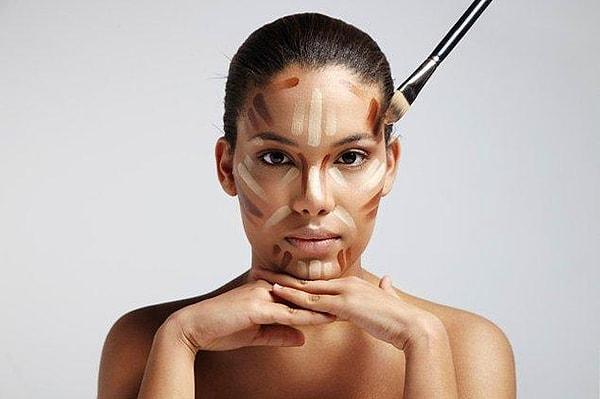 3. Kolay bir soruyla devam edelim: Hangi makyaj yöntemi, yüzünüzün hatlarını dilediğiniz şekilde biçimlendirmenizi sağlar?