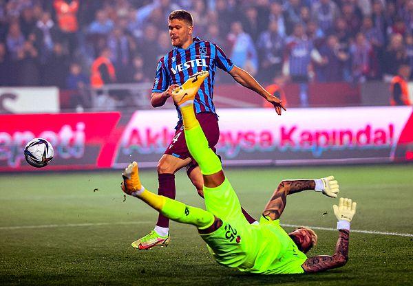 3. dakikada Cornelius Trabzonspor adına perdeyi açtı ve durumu 1-0'a getirdi.