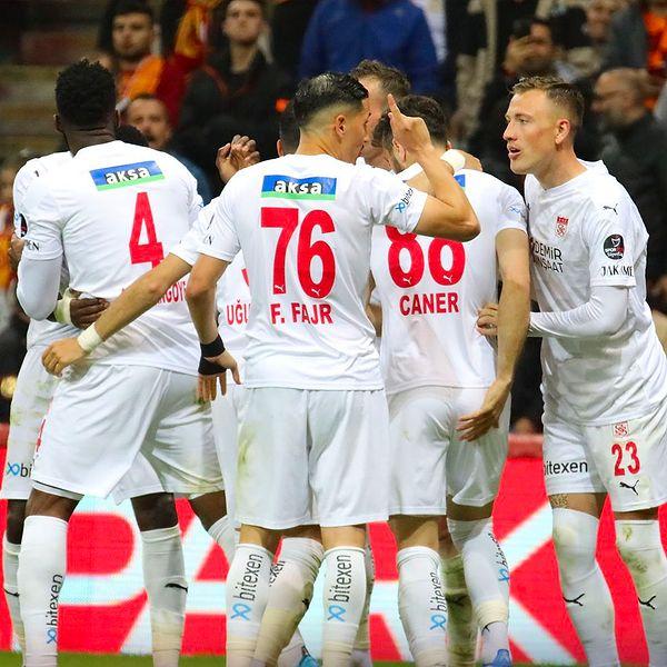 Bu sonucun ardından 48 puana yükselen Sivasspor sıralamada Galatasaray'ı geçti ve 11. oldu. 47 puanda kalan Galatasaray ise 13. sırada kaldı.