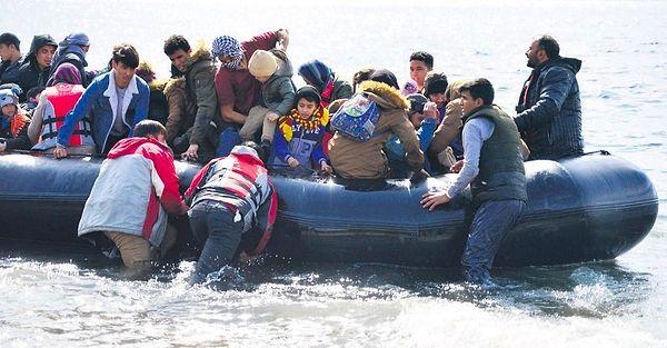 Bugün dünyada neler oldu? 1997'de Irak'tan Avrupa ülkelerine gitmek isteyen 25 kişiyi taşıyan iki tekne Ege Denizi'nde batar. 17 kişi boğulur, 7 kişi kaybolur.