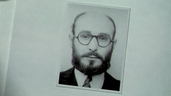 4. Joan Pujol Garcia adlı bir casus II. Dünya Savaşı'nda hem Almanya hem de Birleşik Krallık tarafından ödüllendirilmiştir.