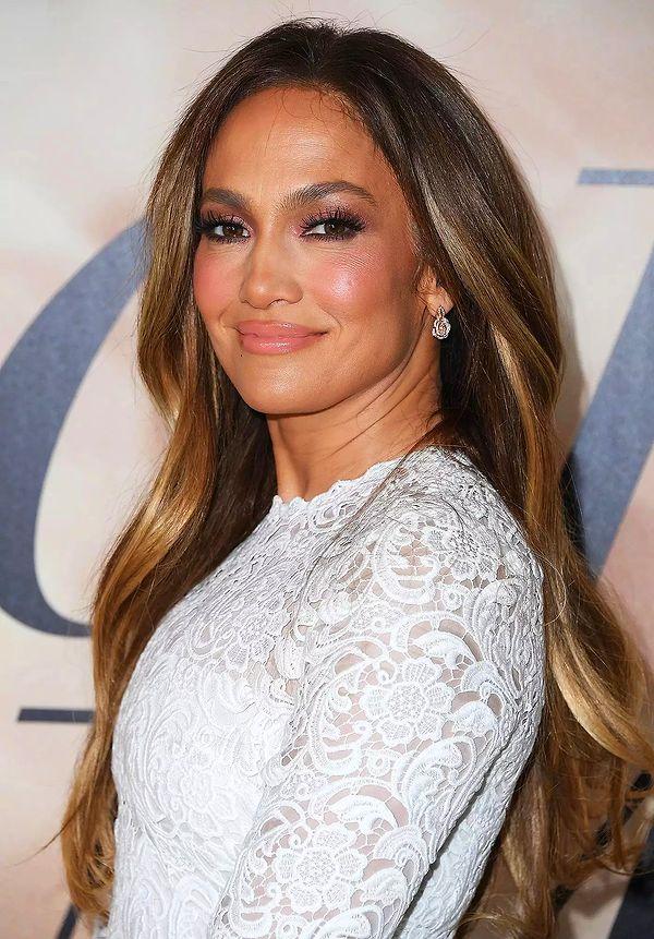 13. Jennifer Lopez - Sekreter