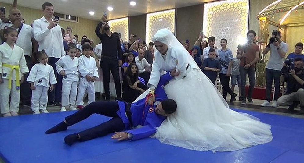 Nikaha Judo Kıyafetleriyle Gelen Çiftten İlginç Anlar: Siyah Kuşak Sahibi Gelin, Damadı Yerden Yere Vurdu