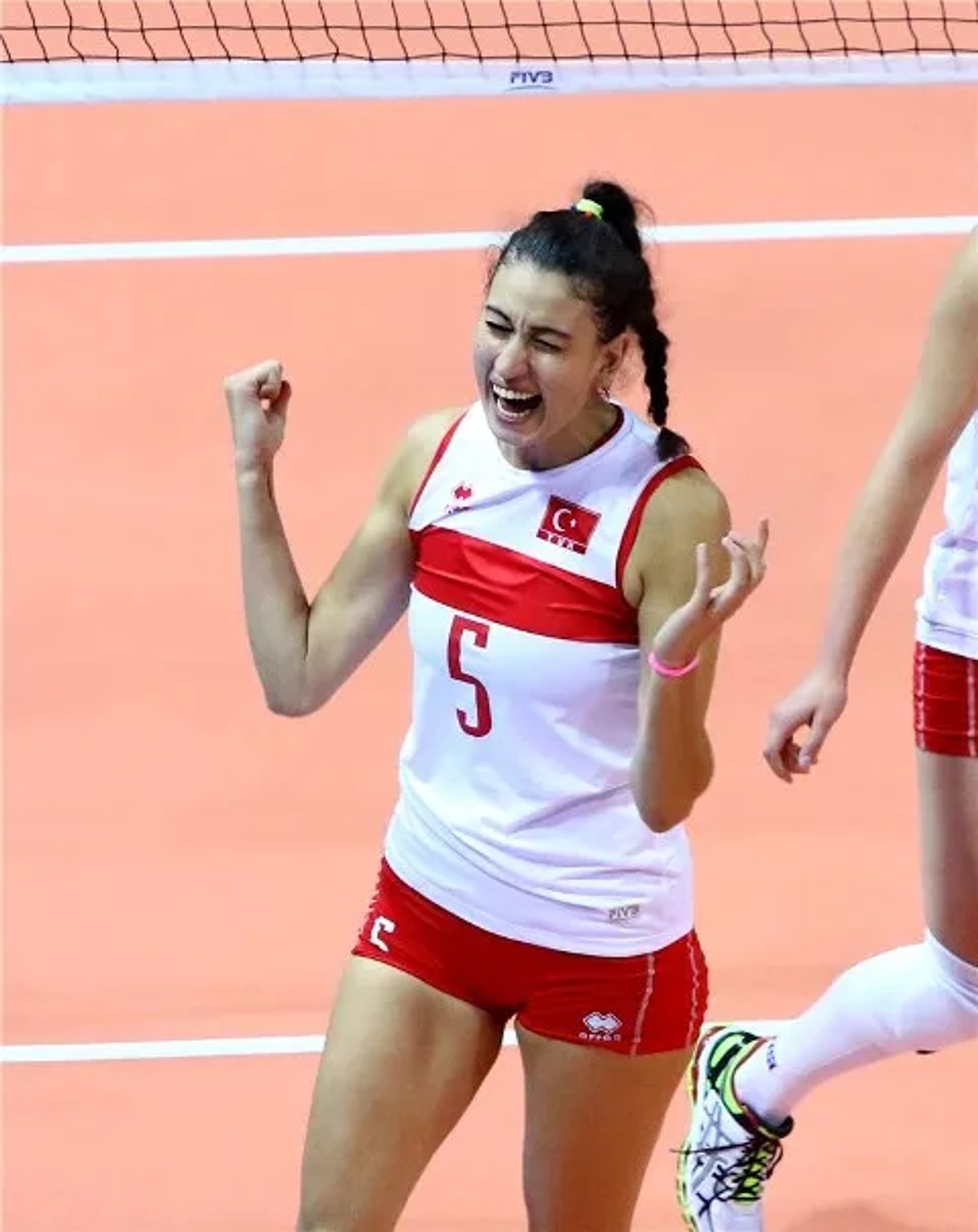 Kübra Akman Kimdir? - Onedio