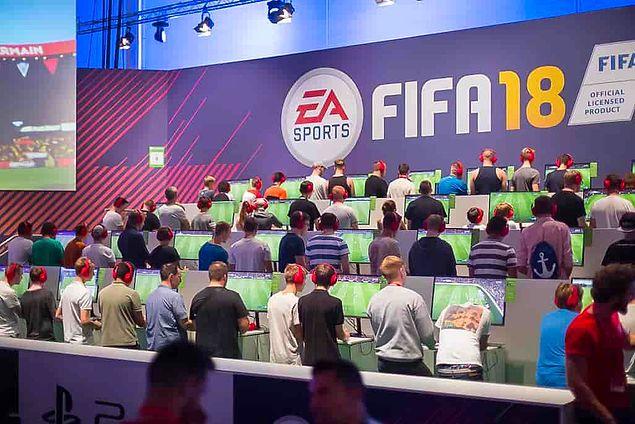 FIFA serisi EA Games'in adeta para basma makinası desek yanlış olmaz.