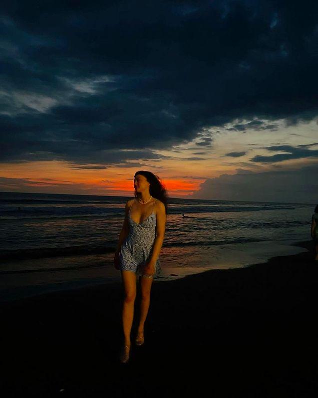 Burcu Özberk Tatil Paylaşımlarına Doymuyor: Instagram'a Adeta Güneş Doğdu!
