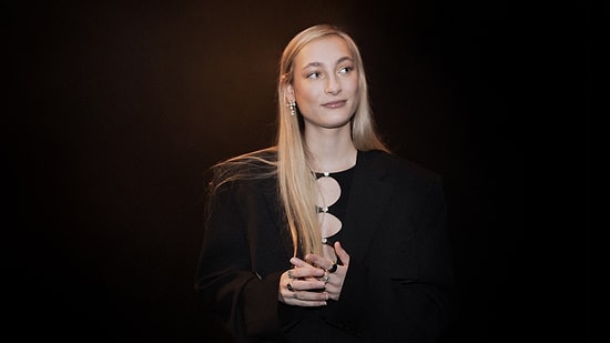 S10 Kimdir? Eurovision 2022 Hollanda Temsilcisi S10 Kaç Yaşında, Gerçek Adı Ne? S10 İlk Yarı Finali Geçti mi?