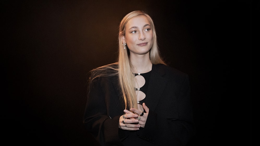 S10 Kimdir? Eurovision 2022 Hollanda Temsilcisi S10 Kaç Yaşında, Gerçek Adı Ne? S10 İlk Yarı Finali Geçti mi?