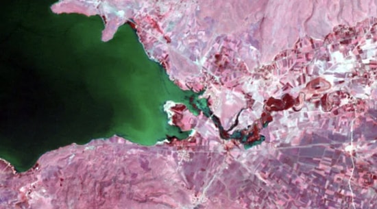 Haritaları Etkileyebilir: Van Gölü Küçülüyor...
