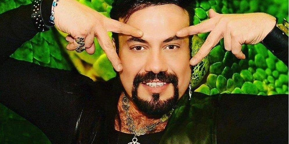 Kobra Murat Kimdir? Romanların Prensi Kobra Murat Evli mi? Gerçek İsmi Ne? Kobra Murat Ne İş Yapıyor?