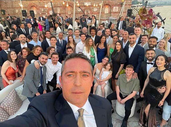 Ali Koç'un da aralarında bulunduğu Fenerbahçe takımı düğün boyunca oldukça eğlendi.