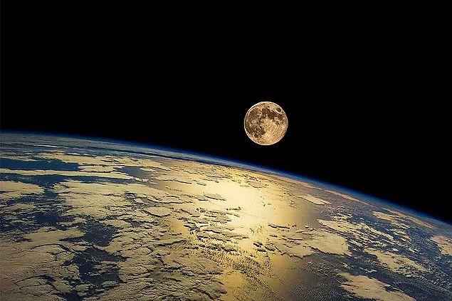 9. ABD’li bilim insanları, gelecekte Ay’a gidecek astronotların yüzeydeki eski volkanlardan elde edilecek suyun içilebileceğini ve banyo yapılabileceğini açıkladı.
