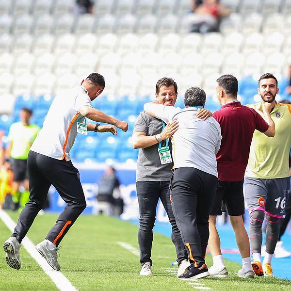 Bu skorla birlikte Başakşehir, gelecek sezon Konferans Ligi'nde mücadele etemeye hak kazandı.