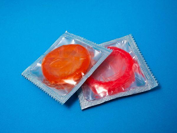 7. Prezervatif takmamak.