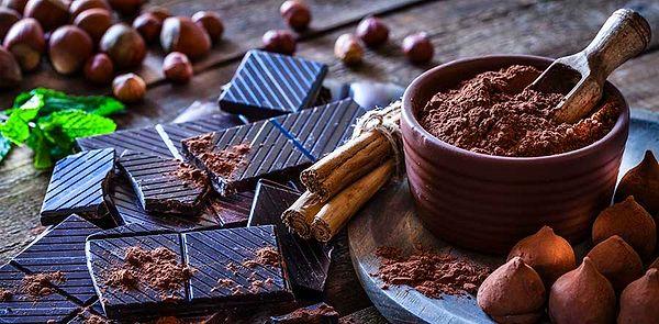 Doğru oran ve ölçüde tüketildiği takdirde bitter çikolata kilo vermenize yardımcı olur!