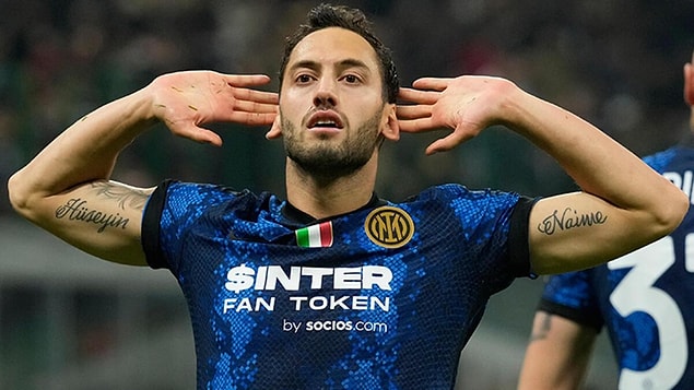 Hakan'ın Milan'dan ayrılıp ezeli rakibi Inter'e gitmesi ve sonrasında bu açıklamayı yapmasını Milan taraftarı tabii ki unutmadı.