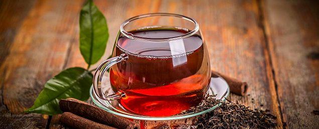 Kilo vermenize yardımcı olabilecek antioksidanlar açısından yüksek olan bir başka içecek de siyah çaydır.