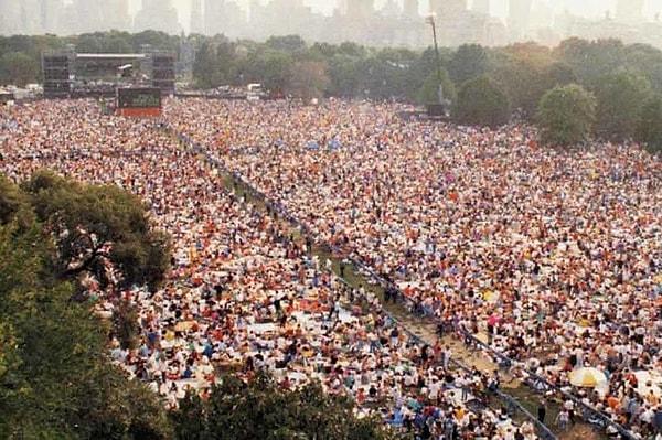 500.000'den fazla tahmini seyirciyle, 1981'deki Central Park konserinde yeniden bir araya gelen grup hangisiydi?