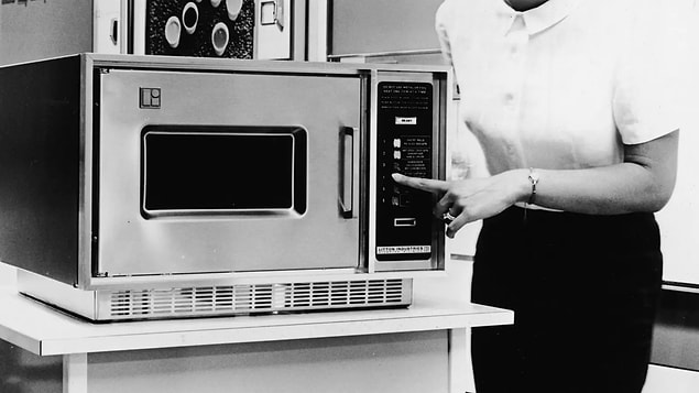 9. Le four à micro-ondes a été inventé par accident.