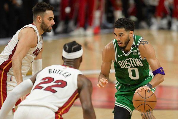 NBA Doğu Konferansı finali yedinci maçında Miami Heat'i 100-96 yenen Boston Celtics adını finale yazdırdı.