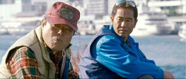 11. Hızlı ve Öfkeli: Tokyo Drift'te, Sean'ın ilk drift denemelerini gerçekleştirdiği sahnedeki balıkçılardan biri, gerçek hayatta 'Drift Kralı' olarak anılan Keiichi Tsuchiya.