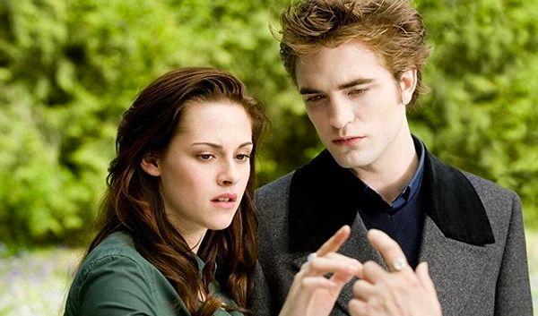 Bu da demek oluyor ki Bella ve Edward aşkı gibi olan bir ikili göremeyeceğiz. Hayranları olarak biraz beklentiyi düşük tutmakta fayda var ama beklemeye de değer.