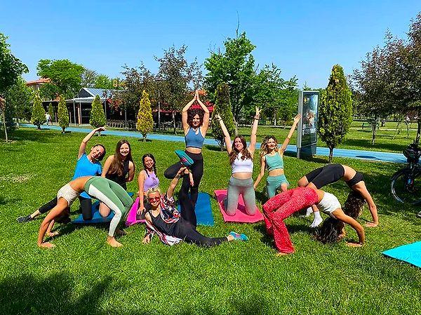 Eskişehir'de parkta yoga yapmak isteyen kadınların da sporu yasaklandı.