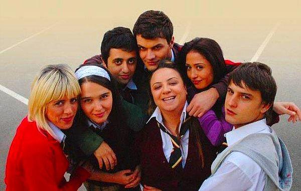 Yapımcılığını Birol Güven'in ve yönetmenliğini ise Hamdi Alkan üstlendiği dizi çok sevilmişti ve tam 6 sezon ekranlarda kalmayı başararak 2012 yılında final yapmıştı.
