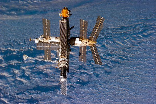 1. Dünya'da üretilen en pahalı yapı, yapımı için 150 milyar dolar harcanmış olan Uluslararası Uzay İstasyonu'dur.