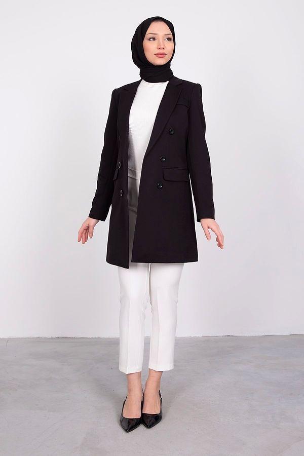 4. Modern tesettür giyim tarzında da blazer ceket kombinleri çok şık oluyor.