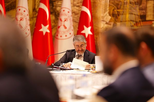 Ekonomi politikaları ile enflasyondaki yükseliş karşısında özellikle dar gelirli vatandaşların alım gücünü korumak için çaba sarf ettiklerini belirtmişti.