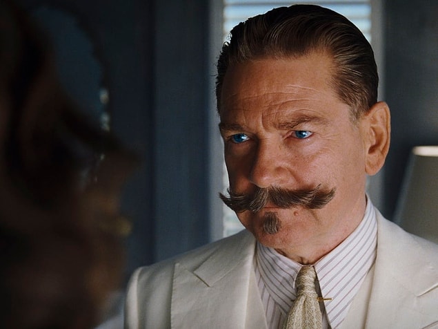 18. Death on the Nile filminde, Rosalia, Hercule Poirot'yu iğrenç, şatafatlı, yorucu, ego merkezli küçük bir sürüngen olarak nitelendiriyor. Bu sözler, aslında karakteri yaratan yazar Agatha Christie'nin Hercule hakkındaki sözlerinin doğrudan alıntısı.