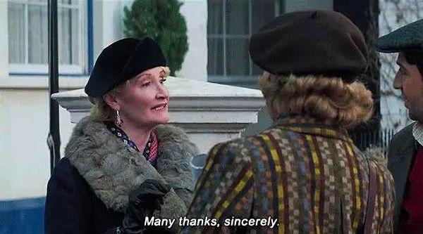 11. 1964 yapımı Mary Poppins'te Jane'i canlandıran Karen Dotrice, 2019 yapımı Mary Poppins Dönüyor'da bir sahnede yer alıyor. Dotrice, orijinal filmde söylediği "İçtenlikle, çok teşekkürler," repliğini bu sahnede de söylüyor.