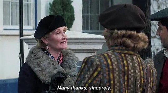 11. 1964 yapımı Mary Poppins'te Jane'i canlandıran Karen Dotrice, 2019 yapımı Mary Poppins Dönüyor'da bir sahnede yer alıyor. Dotrice, orijinal filmde söylediği İçtenlikle, çok teşekkürler, repliğini bu sahnede de söylüyor.