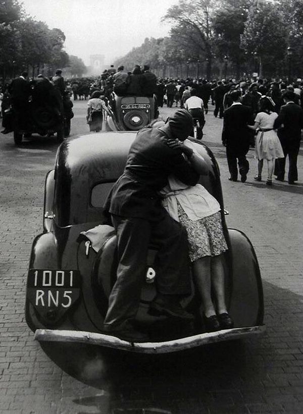 15. İkinci Dünya Savaşı'nda Paris'in kurtuluşu. (1944)