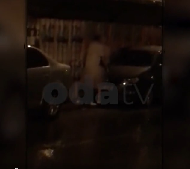 Oda Tv tarafından paylaşılan yeni görüntüler ise İstanbul Beşiktaş'tan. O görüntülerde bir çift, yağmurun altında, sokakta arabanın üzerinde ilişkiye girdi.