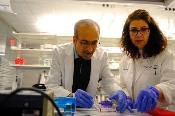 MÜ Tıp Fakültesi'nde çocuk sağlığı ve moleküler mikrobiyoloji ve immünoloji profesörü olan Shirwan ve Esma Yolcu, son yirmi yılı apoptoz mekanizmasını hedef alarak geçirdiler.