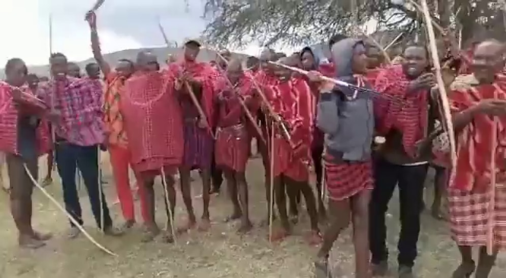 Yol Açma Bahanesiyle Topraklarından Tahliyeleri İstenen Tanzanyalı Masai Kabilesi Ok ve Mızraklarla Ayaklandı