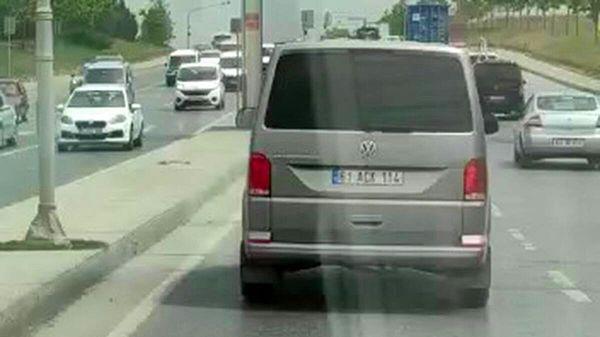 Görüntüler üzerine çalışma başlatan Arnavutköy İlçe Emniyet Müdürlüğü ekipleri, minibüs sürücüsünü tespit etti.