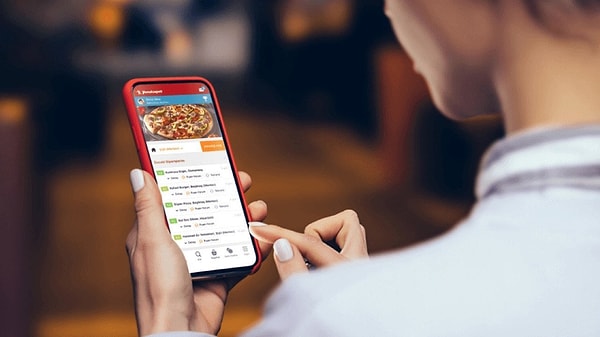 Durumu fark eden müşterilerin çoğu siparişlerini iptal etmek durumunda kaldı. Fakat bazılarıysa fark etmeden 1 TL'yi ödemiş bulundu. 1 TL davası sosyal medyada büyük olay oldu.