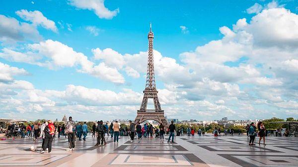 14) Fransa yıllık 89 milyon turist ile en çok ziyaret edilen ülkedir.