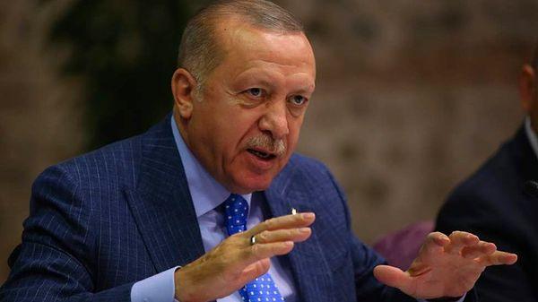 2 Haziran 2013'te dönemin başbakanı Recep Tayyip Erdoğan, Taksim Gezi Parkı protestoları sırasında polis müdahalesinin ardından Dolmabahçe'deki Bezmi Alem Valide Sultan Camii’ne sığınan vatandaşların camide bira içtiklerini ve ayakkabıyla camiye girdiklerini söylemesi uzunca bir süre ortalığı karıştırmıştı.