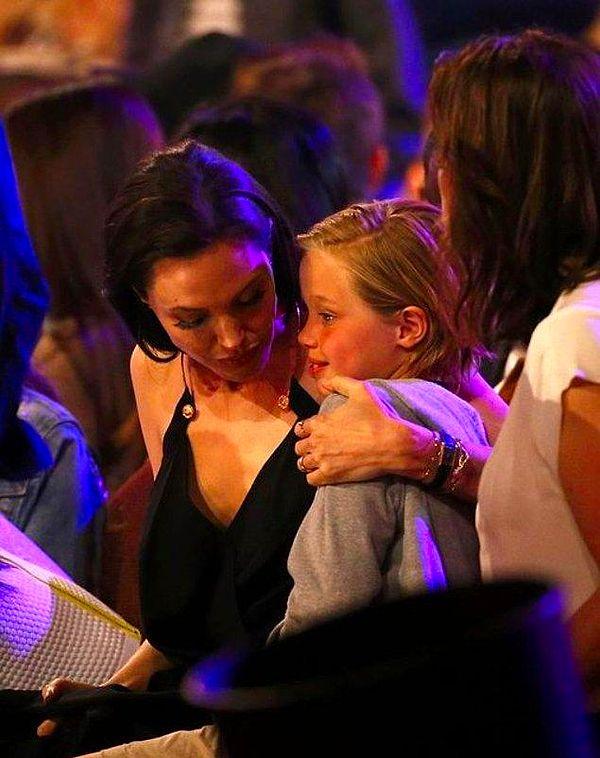 Gelelim esas konumuza... Pitt ve Jolie çiftinin kızı Shiloh Jolie Pitt tarzıyla birlikte ön planda olan çocuklardan bir tanesiydi.