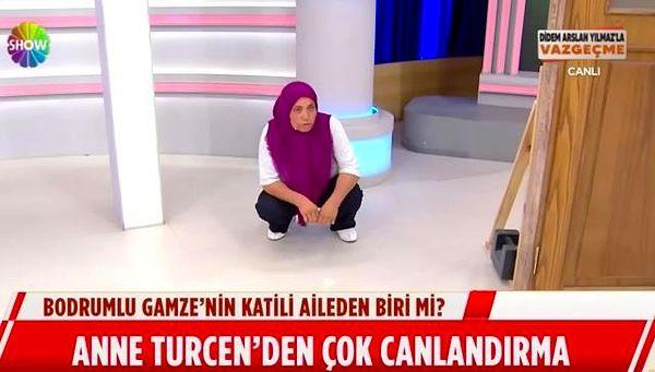 Gamze Sakallıoğlu'nun ölümüne yönelik soru işaretleri aydınlatılırken, canlı yayına katılan annesi, o gece tuvalete kalkmasını tüm detaylarıyla canlandırmış ve bu görüntüler sosyal medyada viral olmuştu.