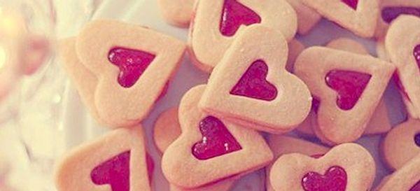 26. Sevgilinize kalp şeklinde kurabiyeler yapın.