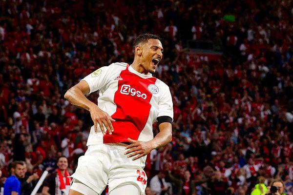 17. Dortmund, Sebastien Haller'le anlaşmaya vardı. Ajax, Haller için 40 milyon euro isterken; transferin 37 milyon euro'ya gerçekleşmesi bekleniyor. (Telegraaf)