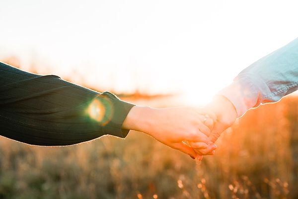 Romantik ilişkilerde Koç erkekleri en çok sadakat isterler. İlişkilere bağlılık onlar için çok önemlidir.