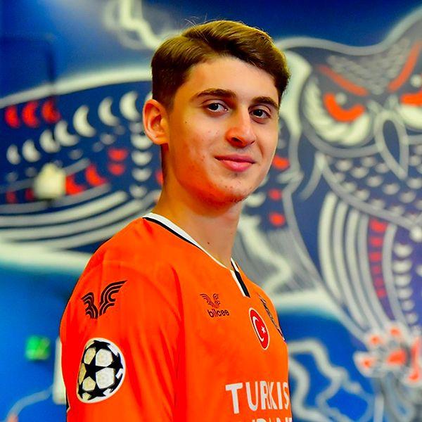 2. Belçika ekiplerinden KVC Westerlo, Başakşehir'de forma giyen 19 yaşındaki Ravil Tagir'i kiralık olarak kadrosuna katmaya çok yakın. (Salim Manav)
