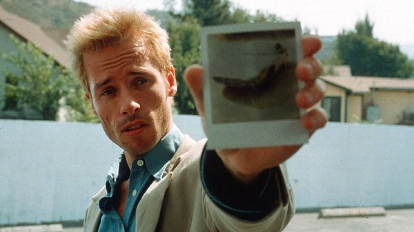 7. Memento (2000)